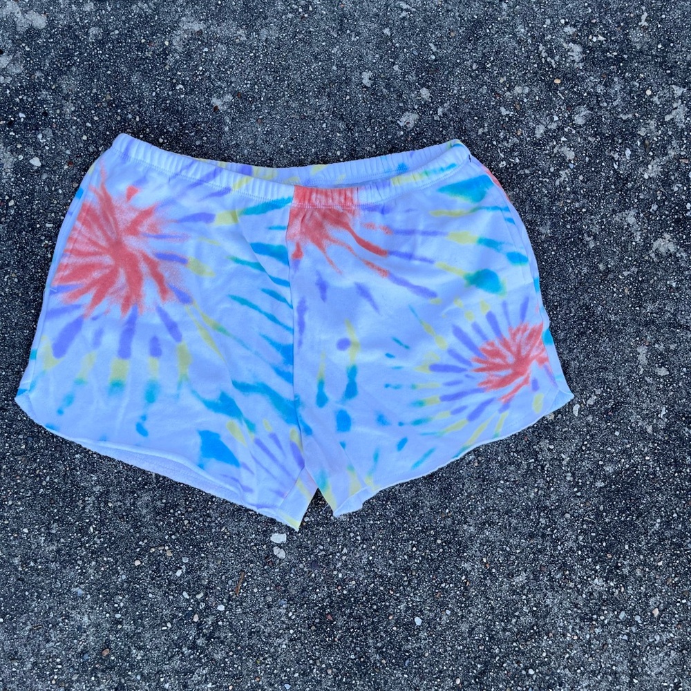 Tie dye shorts.. Very comfortable shorts for the lady’s 🍑 - multicoloured